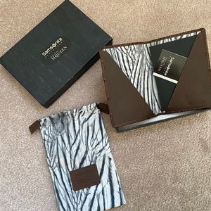 Alexander Mcqueen for Samsonite Black Label leather passport cover in chocolate